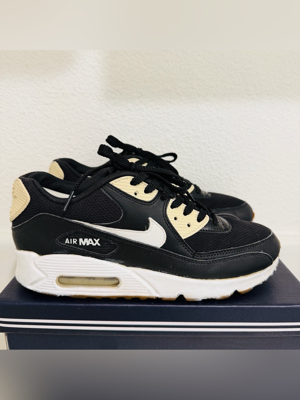 Nike Air Max Black White Athletic Sneakers Women’s Size 9.5 / Men’s Size 8